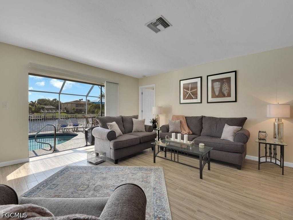 3619 Se 10th Ave - Photo 6 of 13