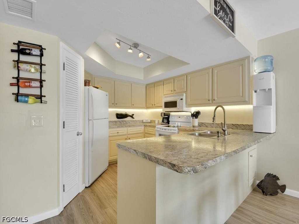 3619 Se 10th Ave - Photo 7 of 13