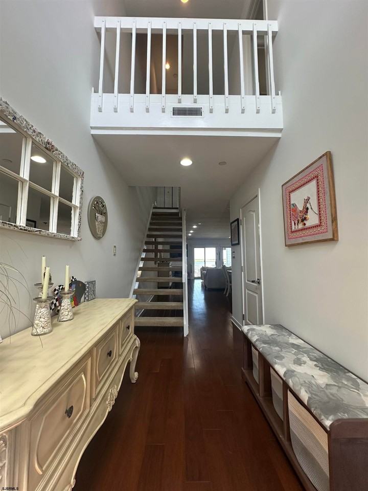 2204 East Dr - Photo 2 of 37
