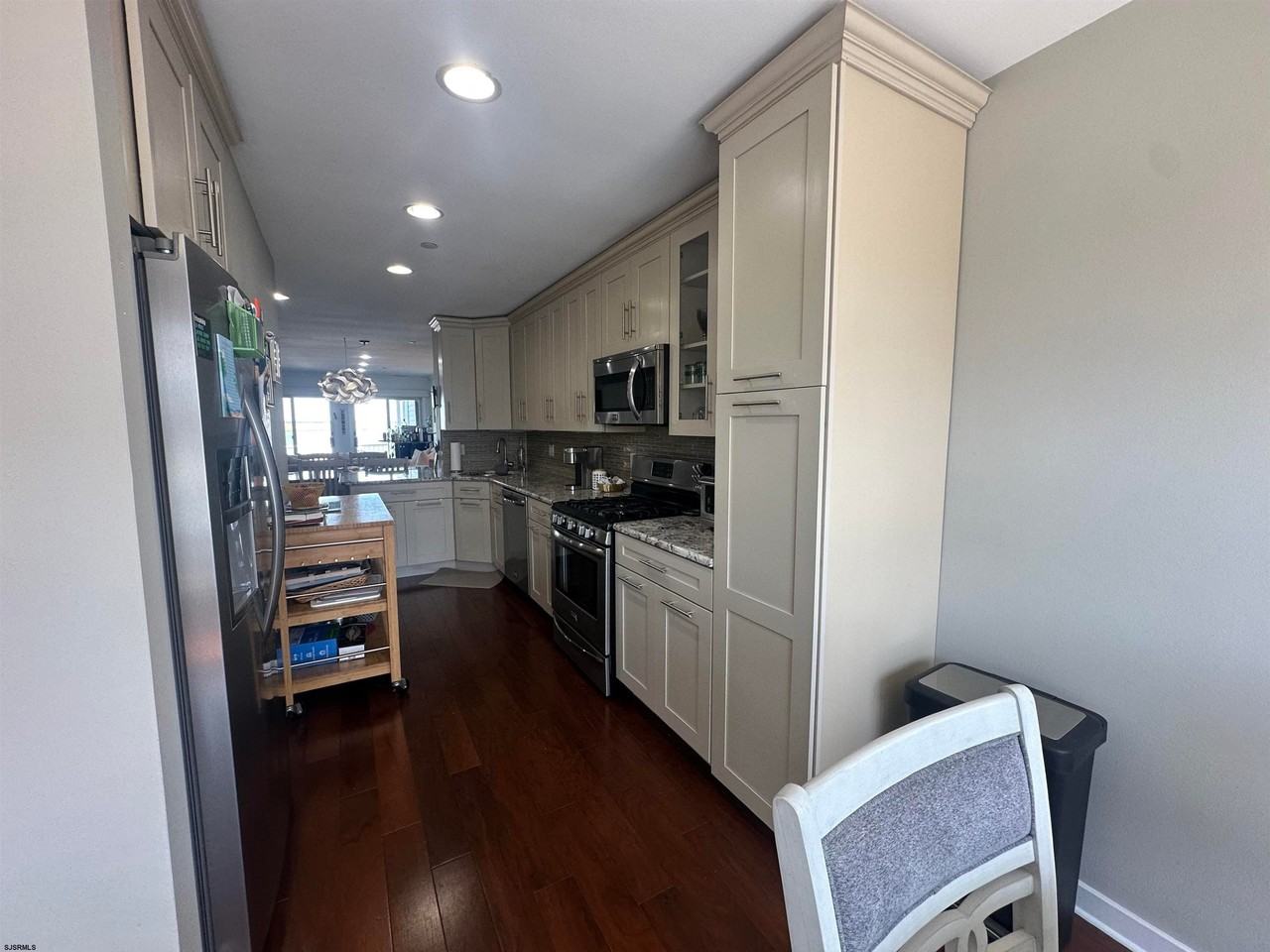 2204 East Dr - Photo 6 of 37