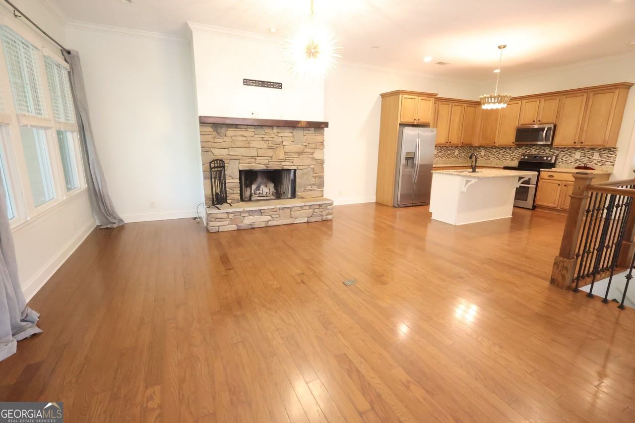 1081 Starboard Dr - Photo 5 of 34