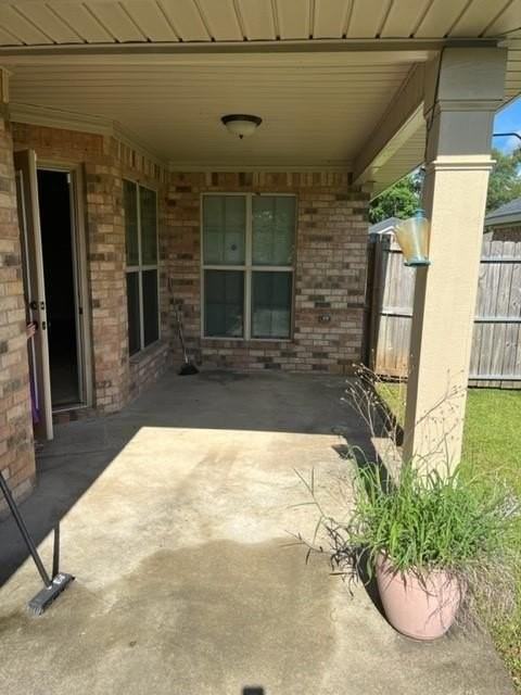 2197 Spring Grv W - Photo 3 of 24