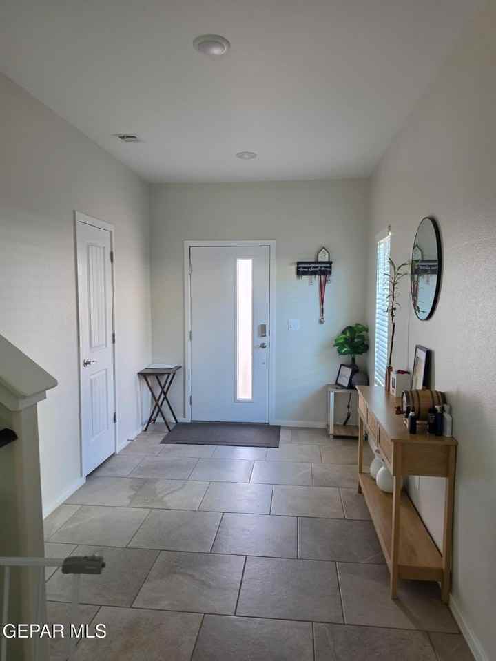 12603 Amesbury Ave - Photo 3 of 27