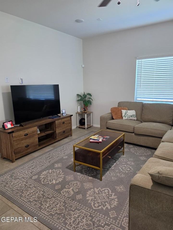 12603 Amesbury Ave - Photo 4 of 27