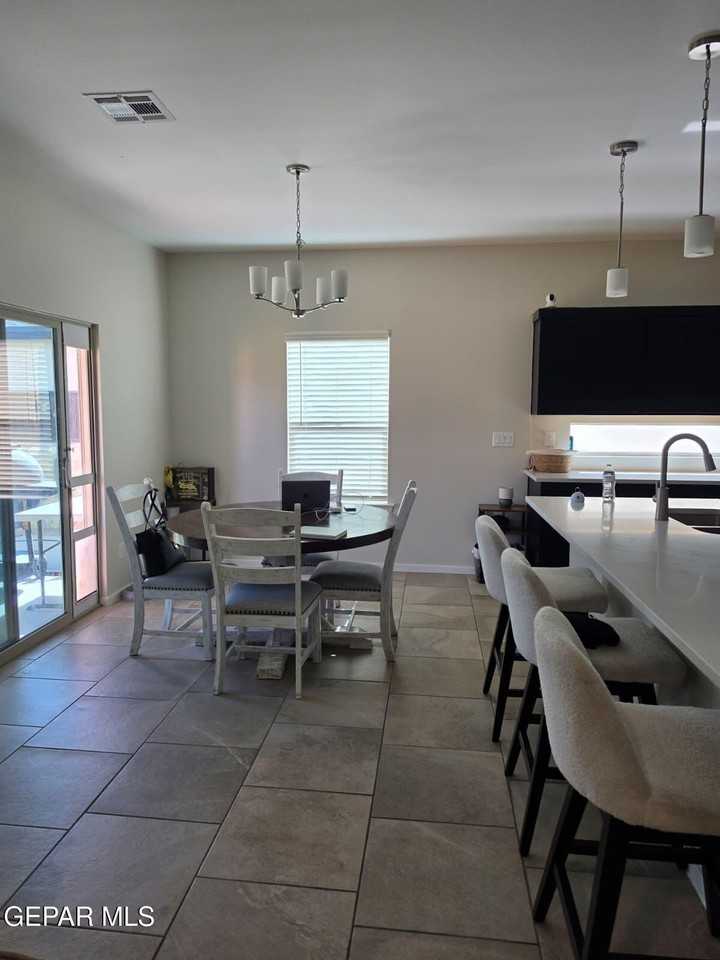 12603 Amesbury Ave - Photo 5 of 27
