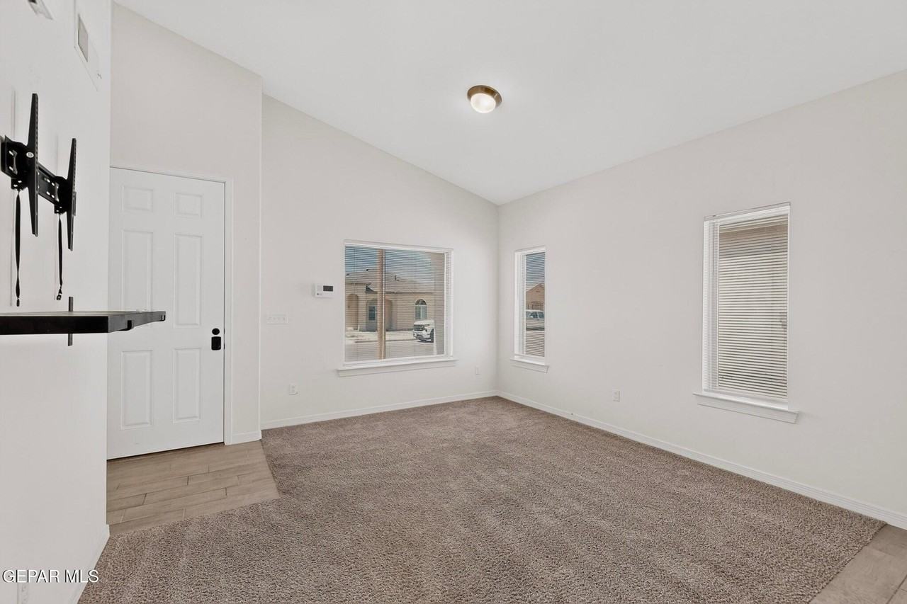14321 Chris Zingo Ln - Photo 7 of 40