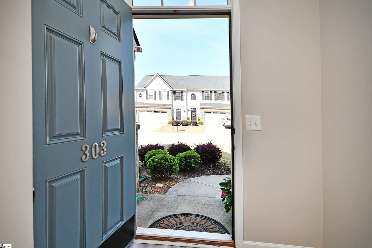 303 Corday Ln - Photo 5 of 33