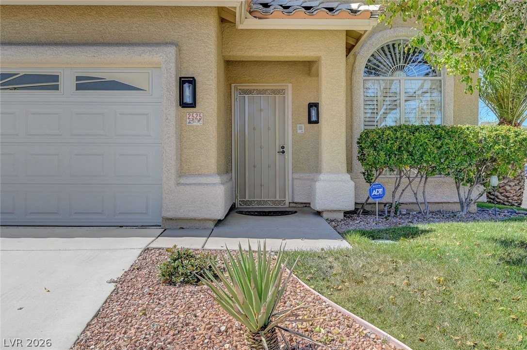 2525 Huber Heights Dr - Photo 5 of 50