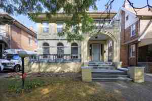 featured image of 2704 Webb St #LOWER