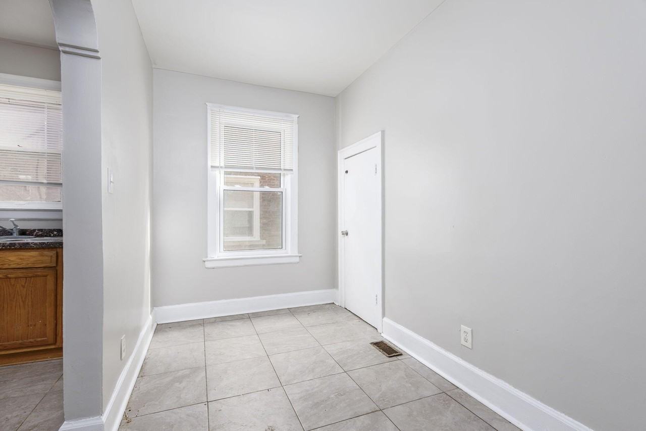 2704 Webb St - Photo 4 of 11