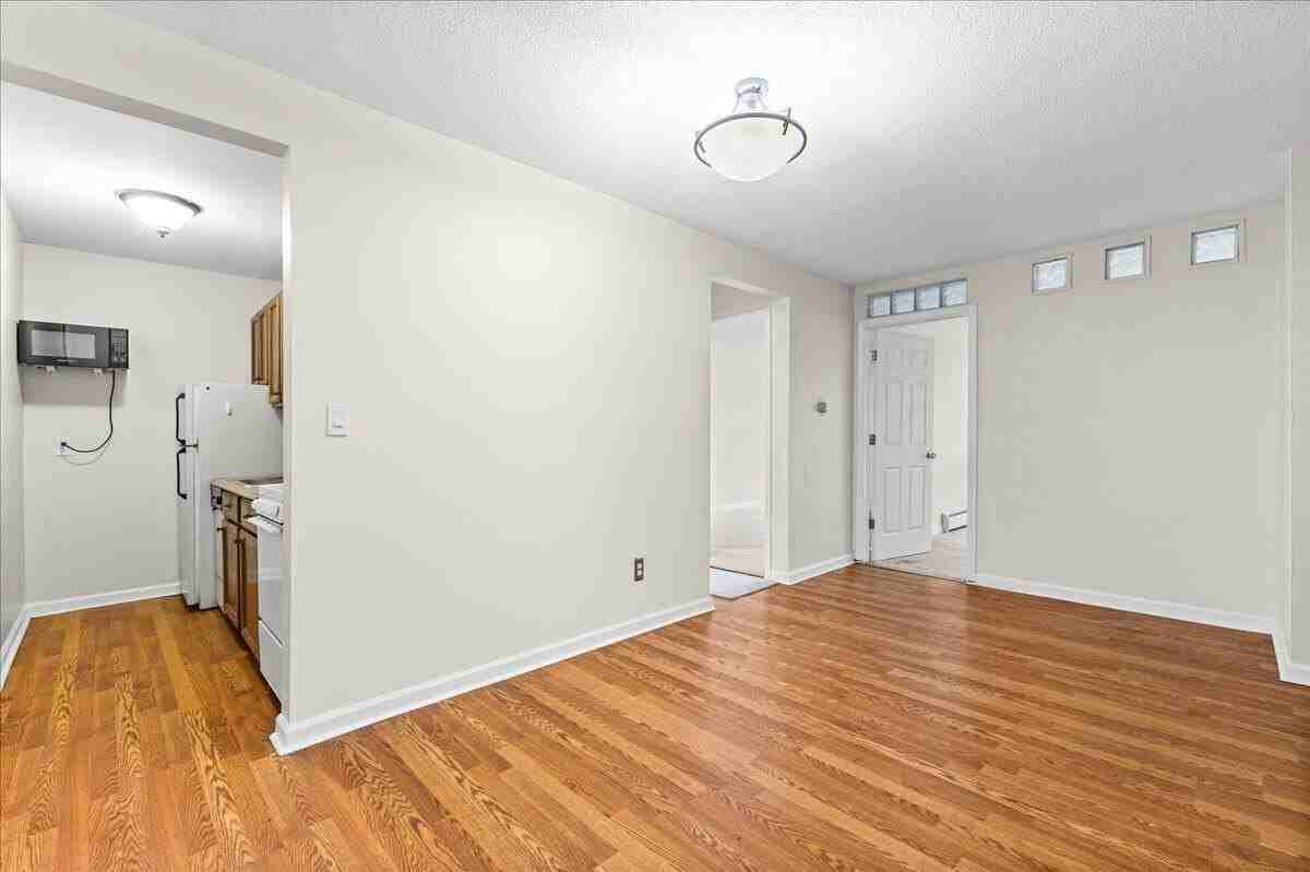 1531 Packard St #13 - Photo 3 of 21