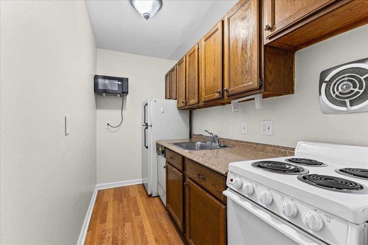 1531 Packard St #13 - Photo 5 of 21