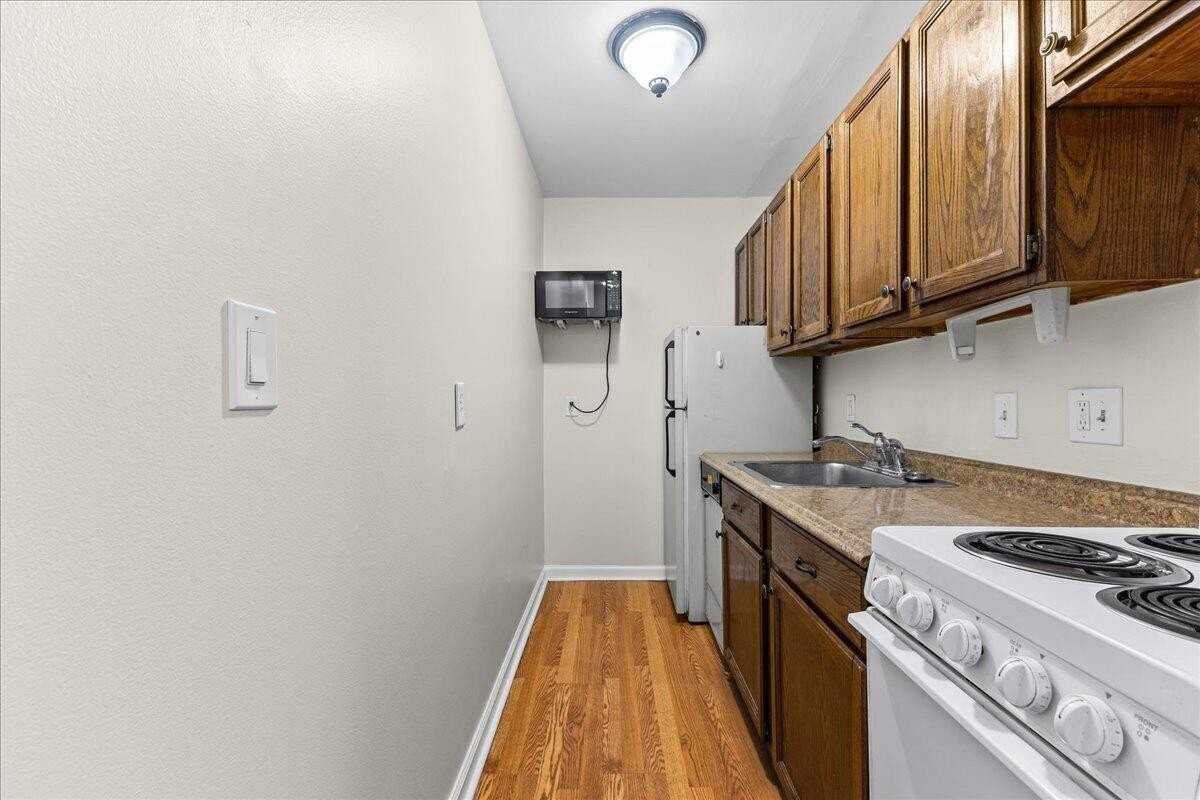 1531 Packard St #13 - Photo 6 of 21