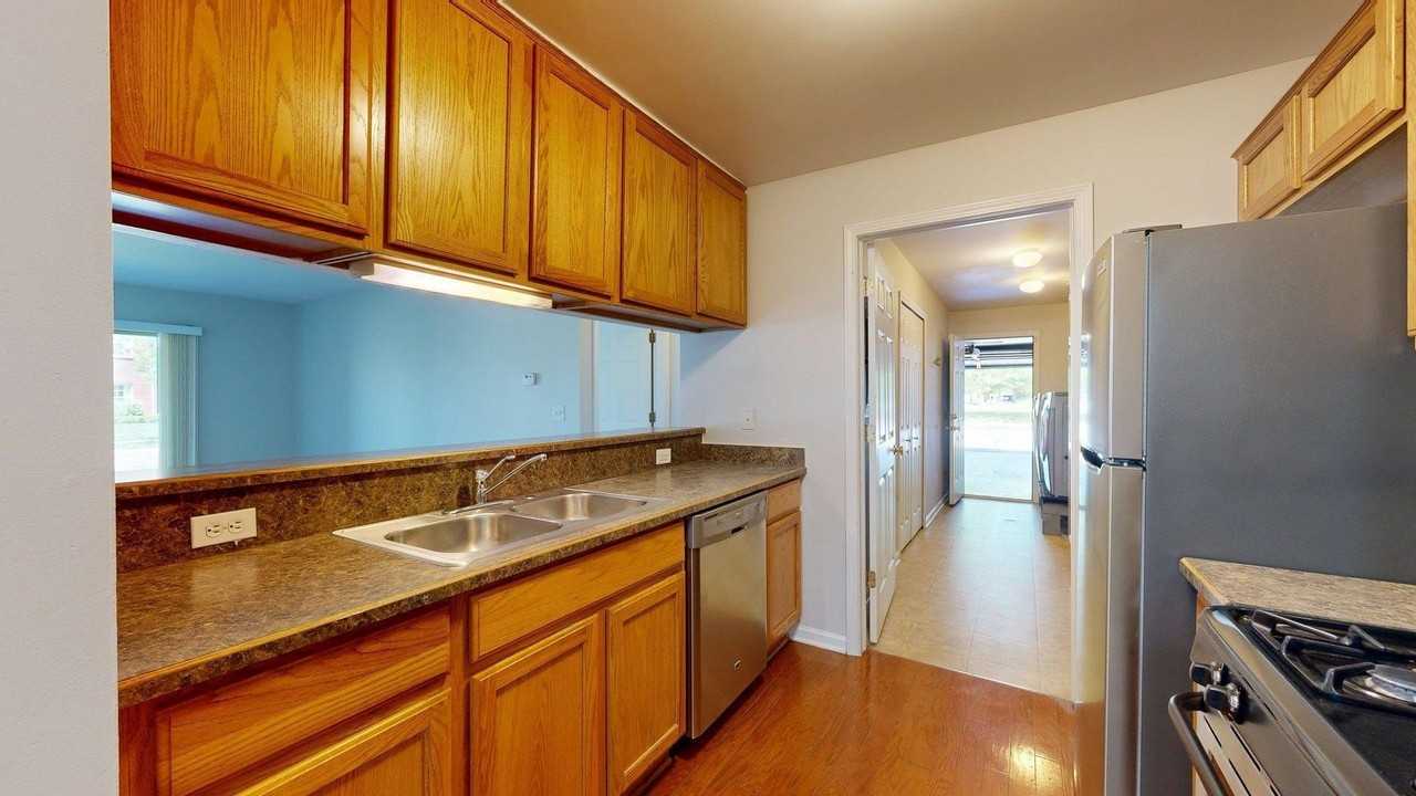 1376 Addington Ln - Photo 5 of 24