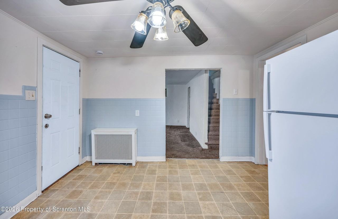 1020 Farber Ct - Photo 4 of 18