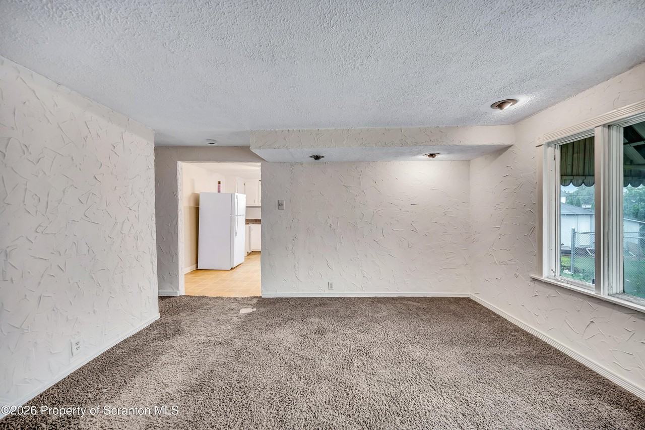 1020 Farber Ct - Photo 5 of 18