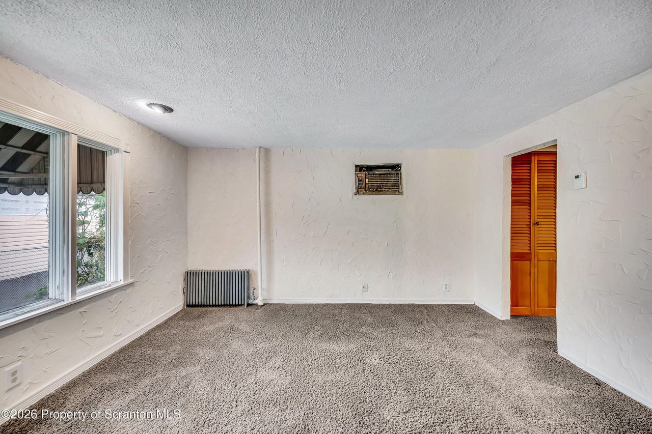 1020 Farber Ct - Photo 6 of 18