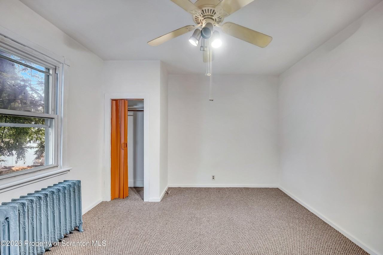 1020 Farber Ct - Photo 7 of 18