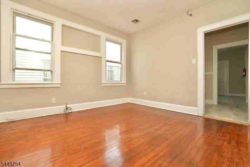 150 Columbia Ave - Photo 4 of 13