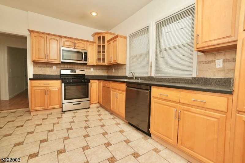 466 Cortlandt St 2nd Fl #2 - Photo 2 of 17