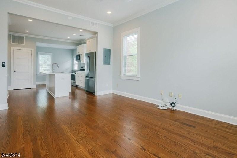 49 Park Ave Apt 2 - Photo 4 of 18