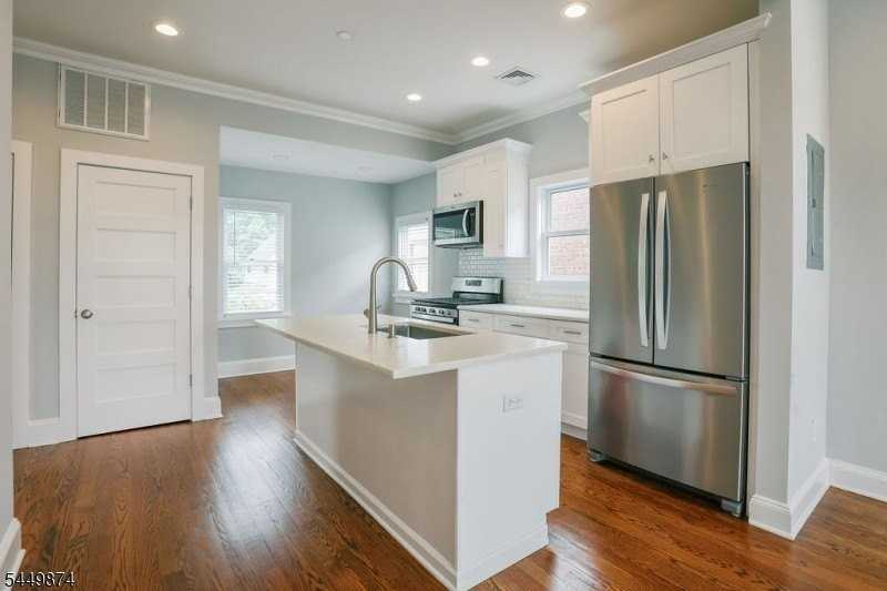 49 Park Ave Apt 2 - Photo 5 of 18