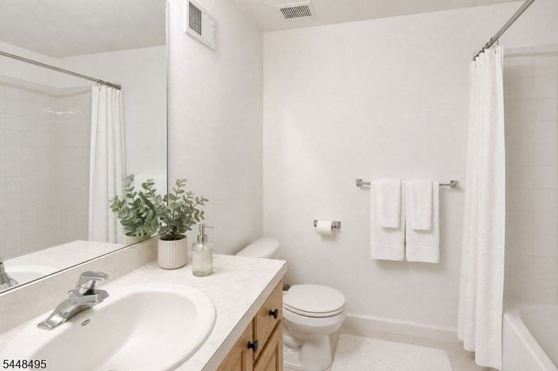 105 Hoover Ave - Photo 7 of 12