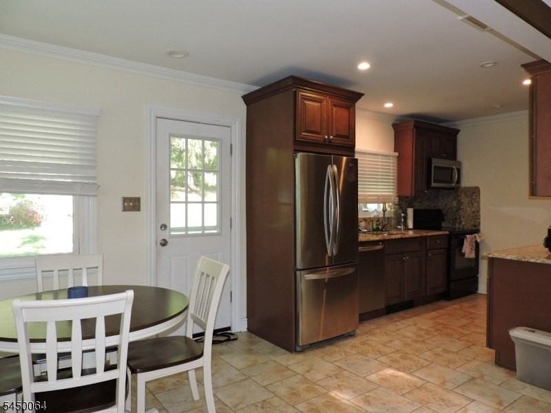 381 Franklin Rd - Photo 6 of 13