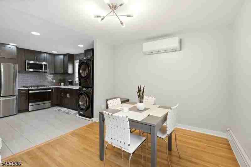 19 Evelyn Ct #2 - Photo 4 of 11