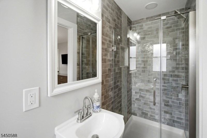 19 Evelyn Ct #2 - Photo 7 of 11