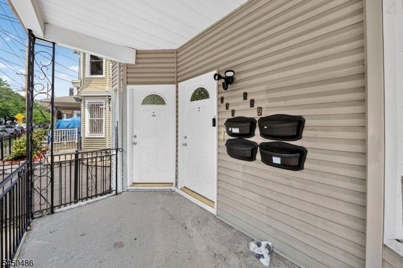 467-469 Summer Ave #3 - Photo 2 of 24