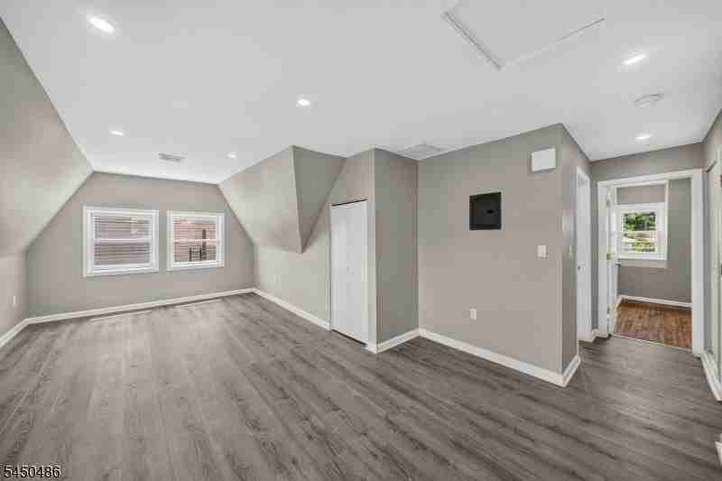 467-469 Summer Ave #3 - Photo 5 of 24