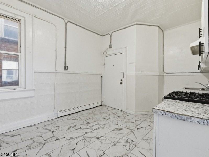 302 Belmont Ave - Photo 4 of 8