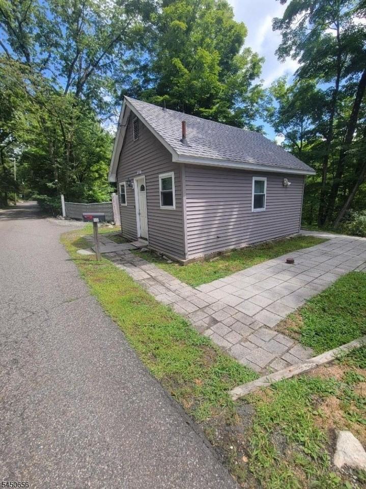 108 Magee Rd - Photo 2 of 10