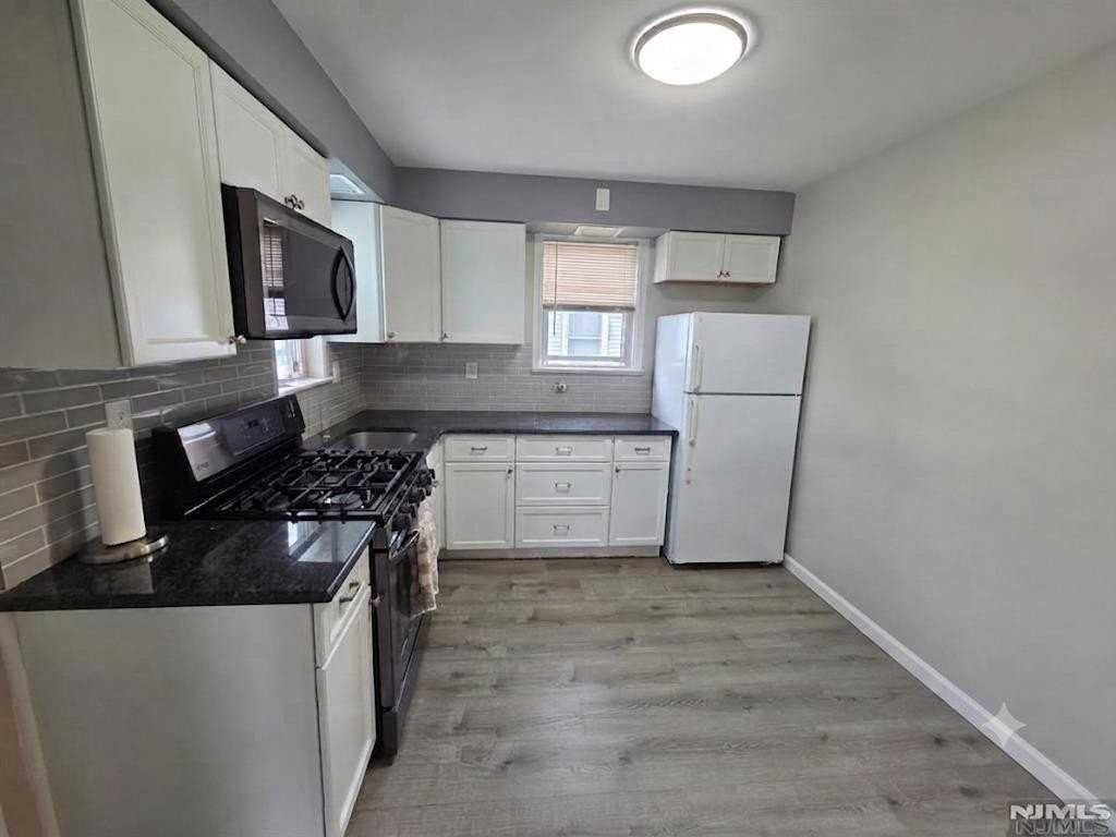 166 Carmita Ave #2 - Photo 3 of 23