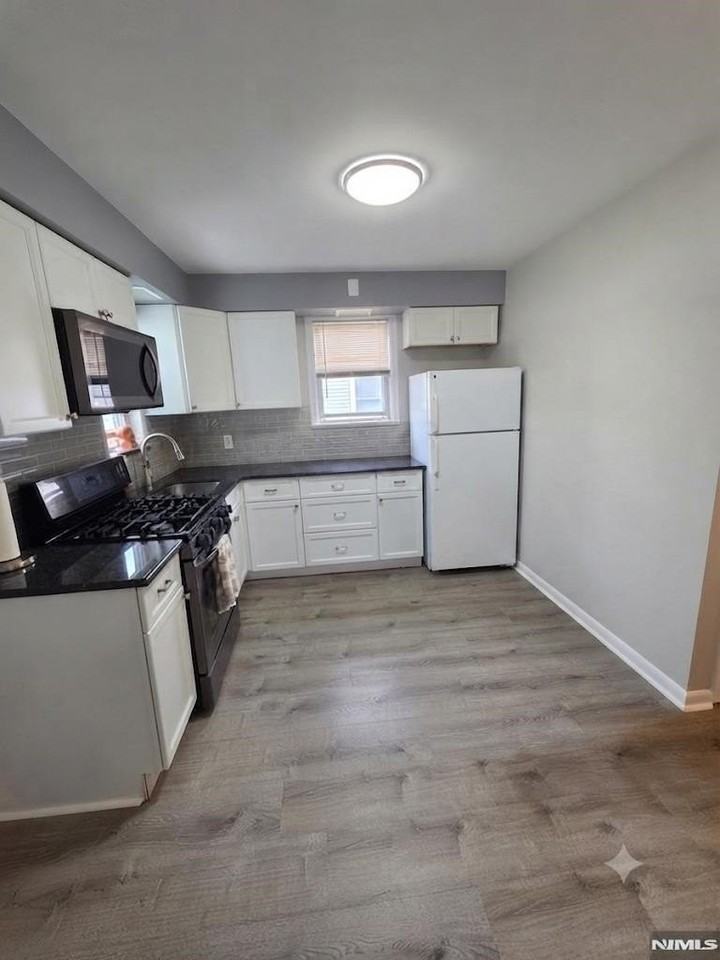 166 Carmita Ave #2 - Photo 4 of 23