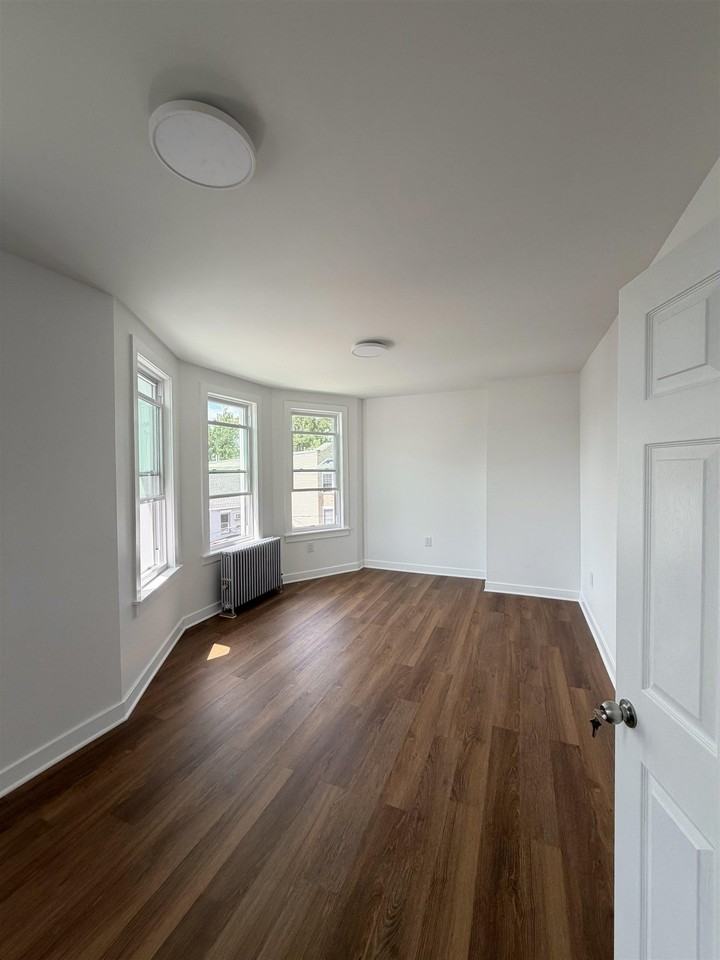 36 Van Reypen St #3 - Photo 5 of 10