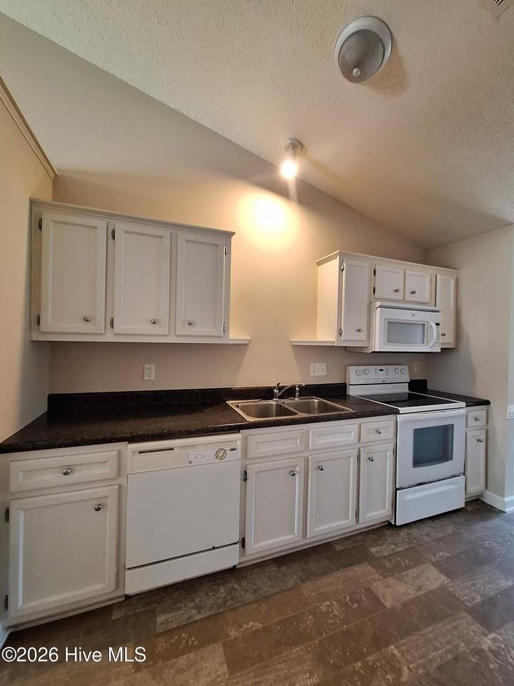1205 Price Dr #B - Photo 6 of 18