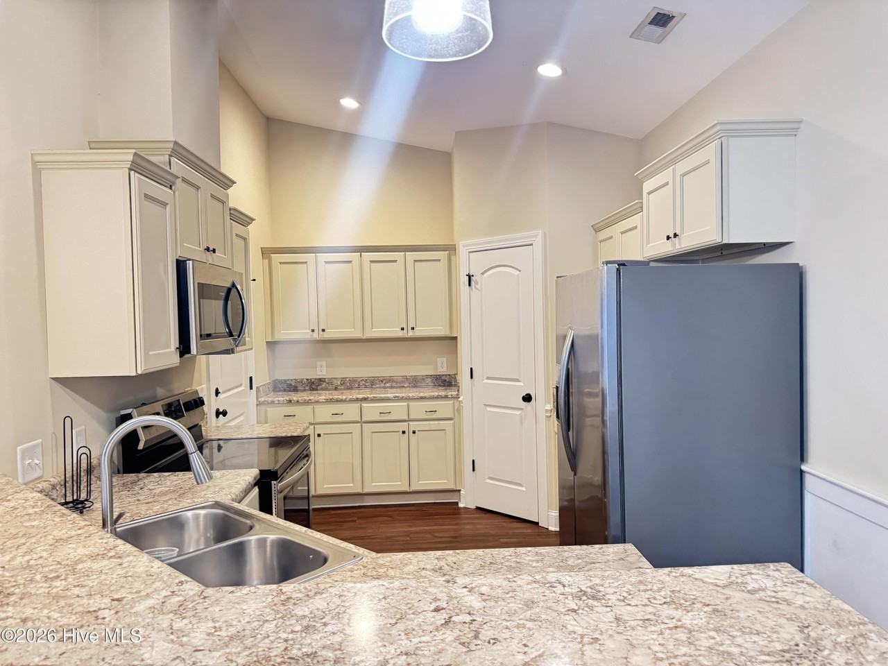2301 Sweet Bay Dr #B - Photo 3 of 10