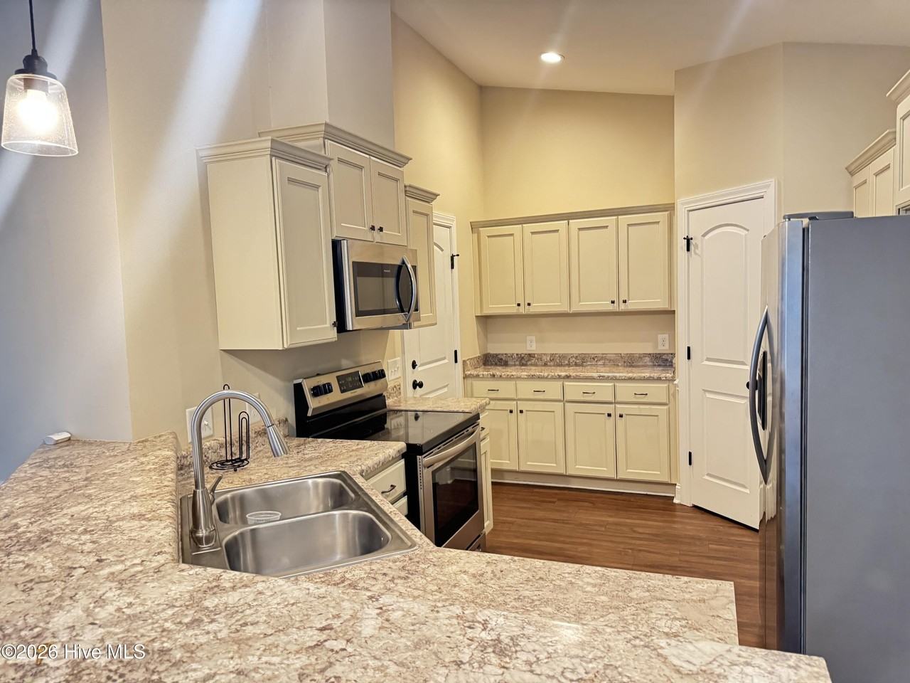 2301 Sweet Bay Dr #B - Photo 4 of 10