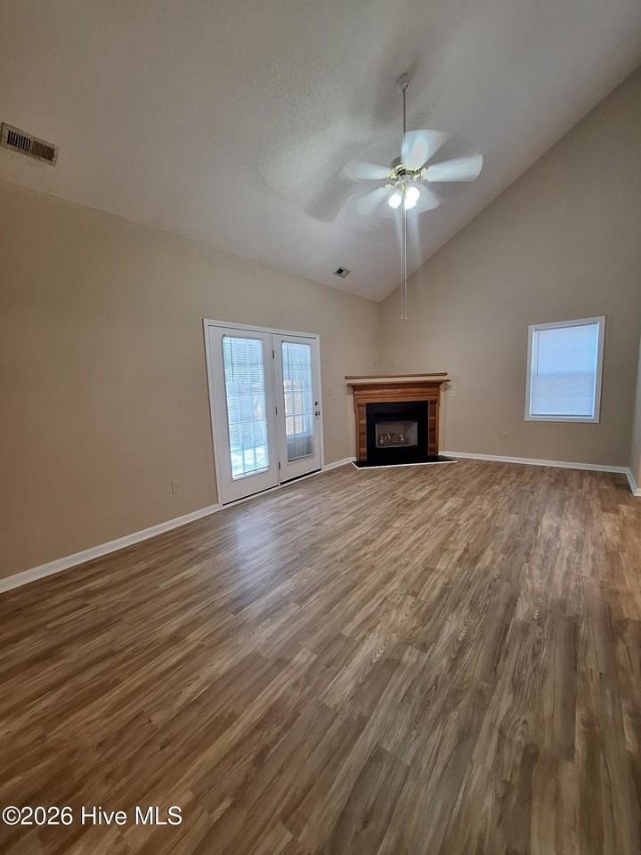 3445 Westgate Dr - Photo 4 of 17