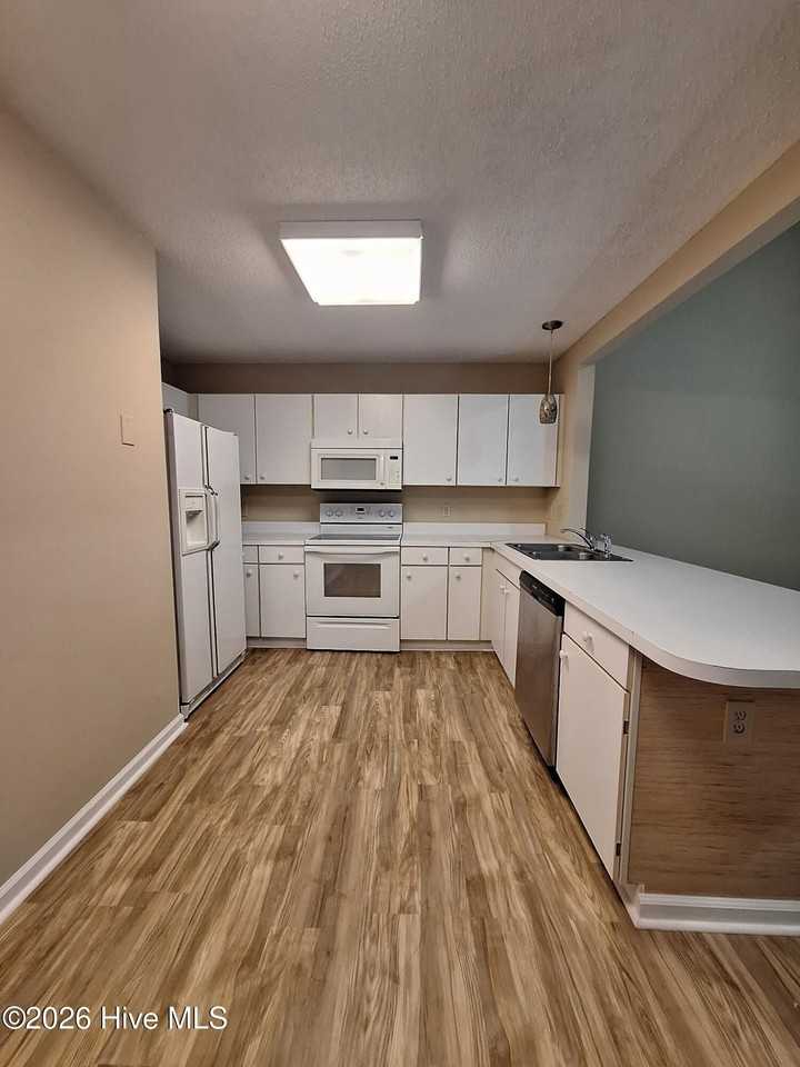 3445 Westgate Dr - Photo 6 of 17