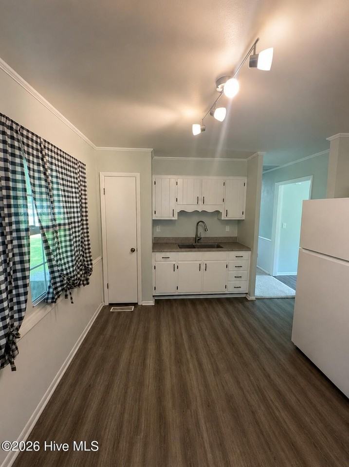 314 Cardinal Rd - Photo 4 of 11