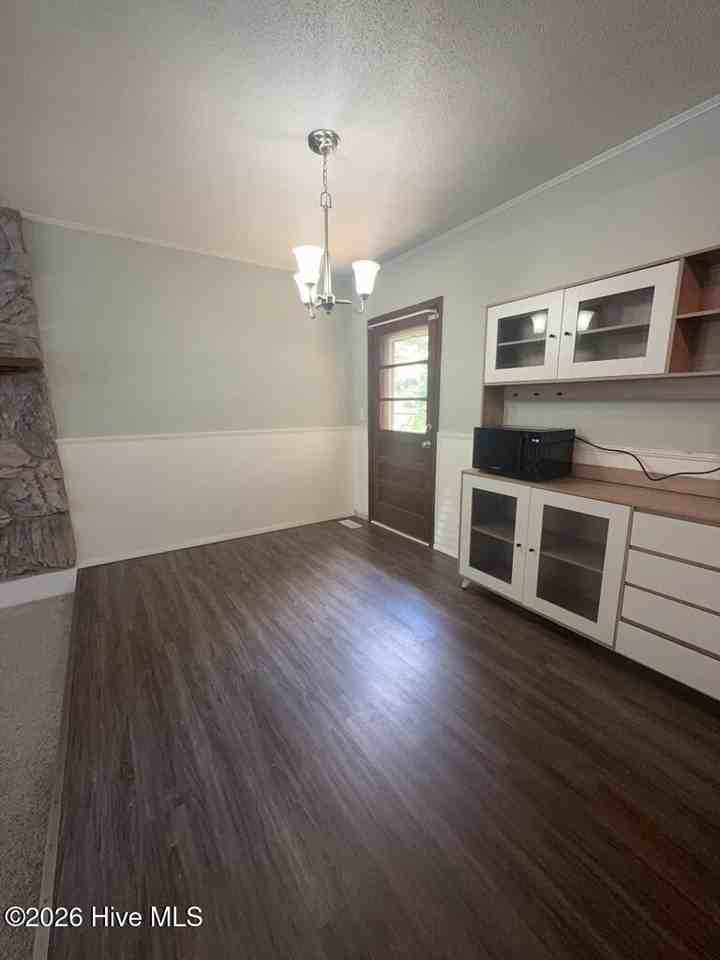 314 Cardinal Rd - Photo 5 of 11