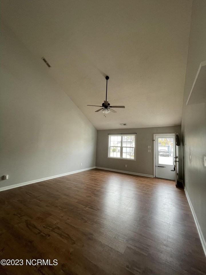160 Kelly Cir - Photo 6 of 28