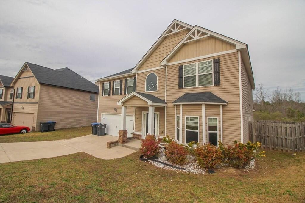 2733 Huntcliffe Dr - Photo 2 of 32