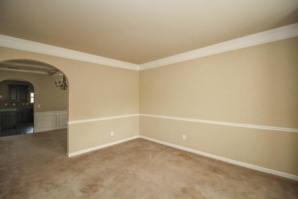 2733 Huntcliffe Dr - Photo 5 of 32
