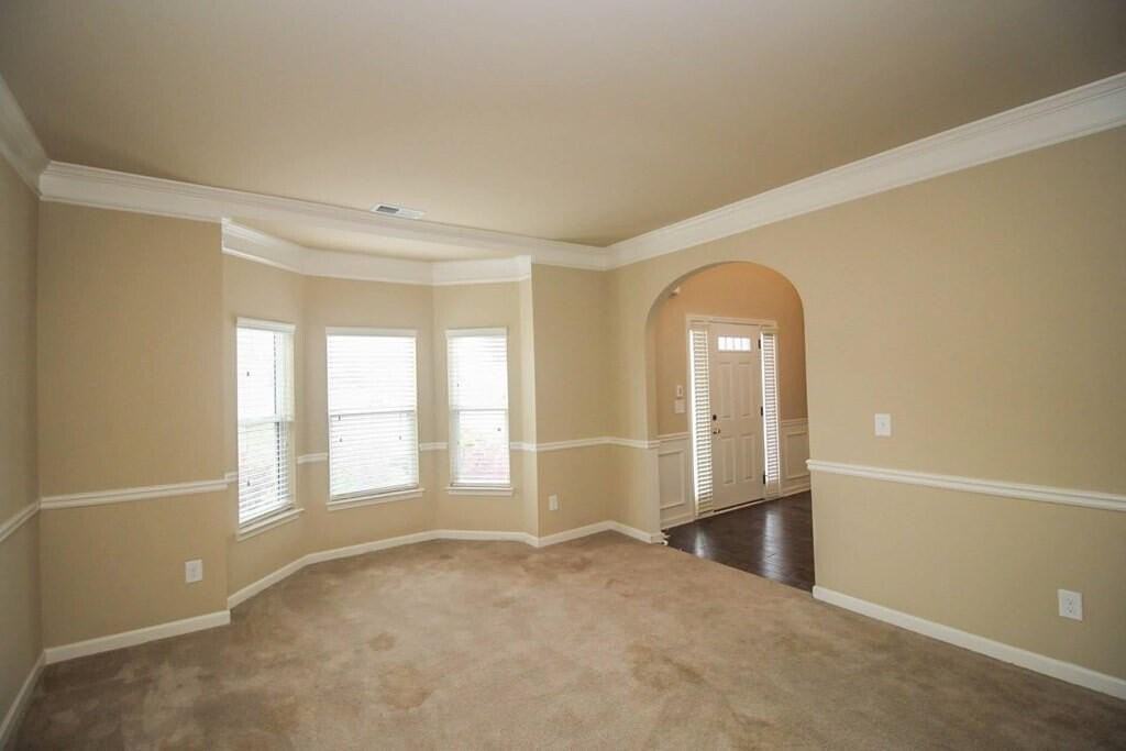 2733 Huntcliffe Dr - Photo 6 of 32