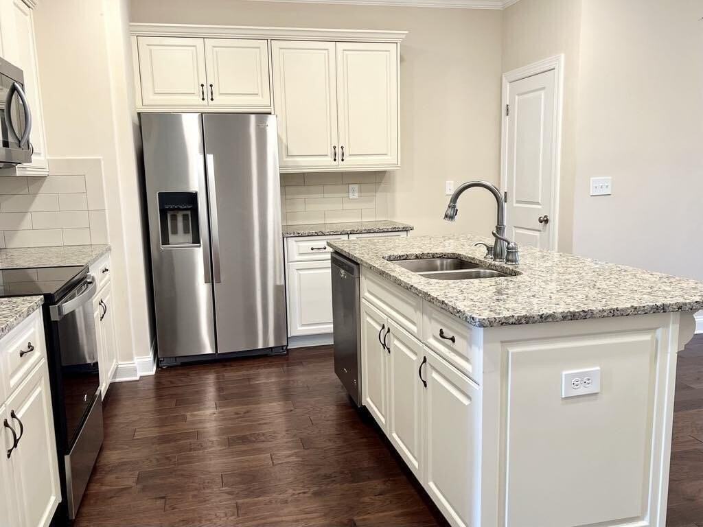 594 Vinings Dr - Photo 3 of 12