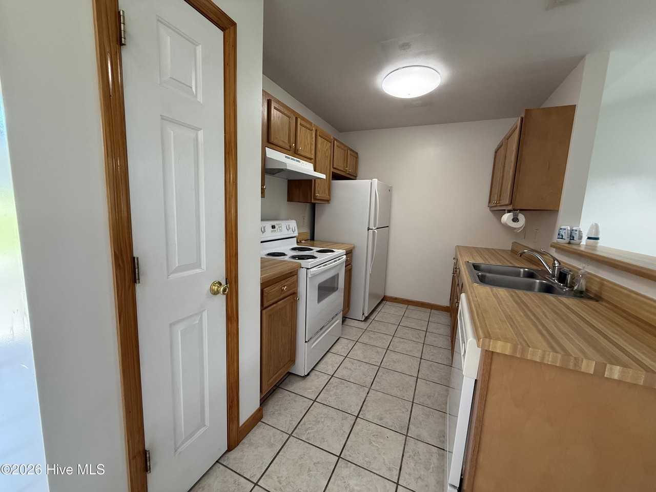 121 Arabian Ln #A - Photo 3 of 17
